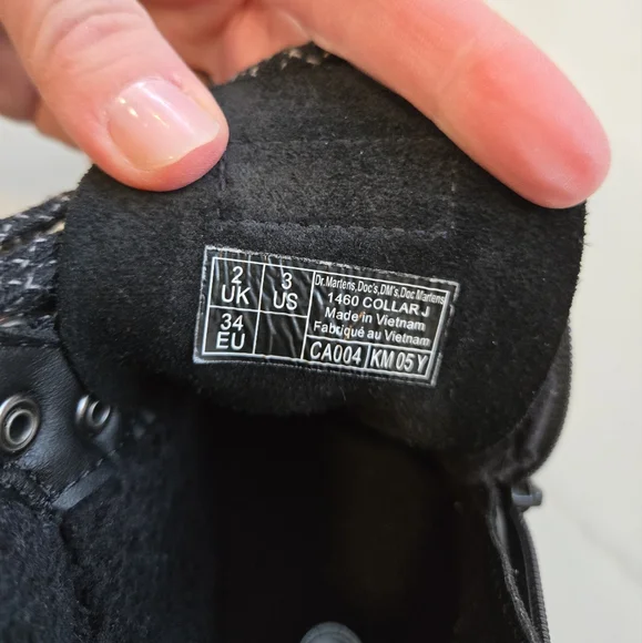 Black Dr. MARTENS kids size 3 - Picture 3 of 12